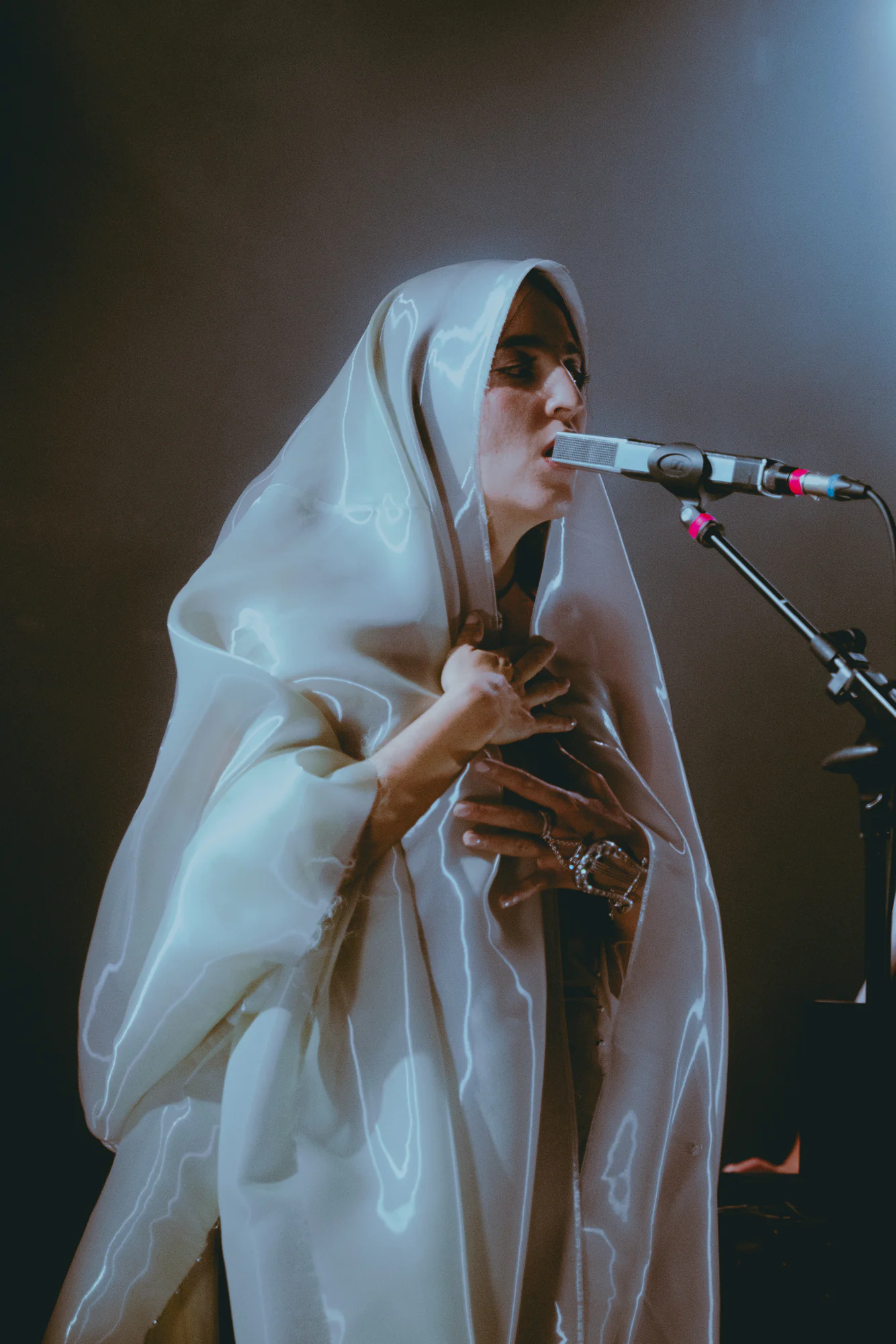 Joan Thiele at Locomotiv Club, Bologna — photo by @loraw
