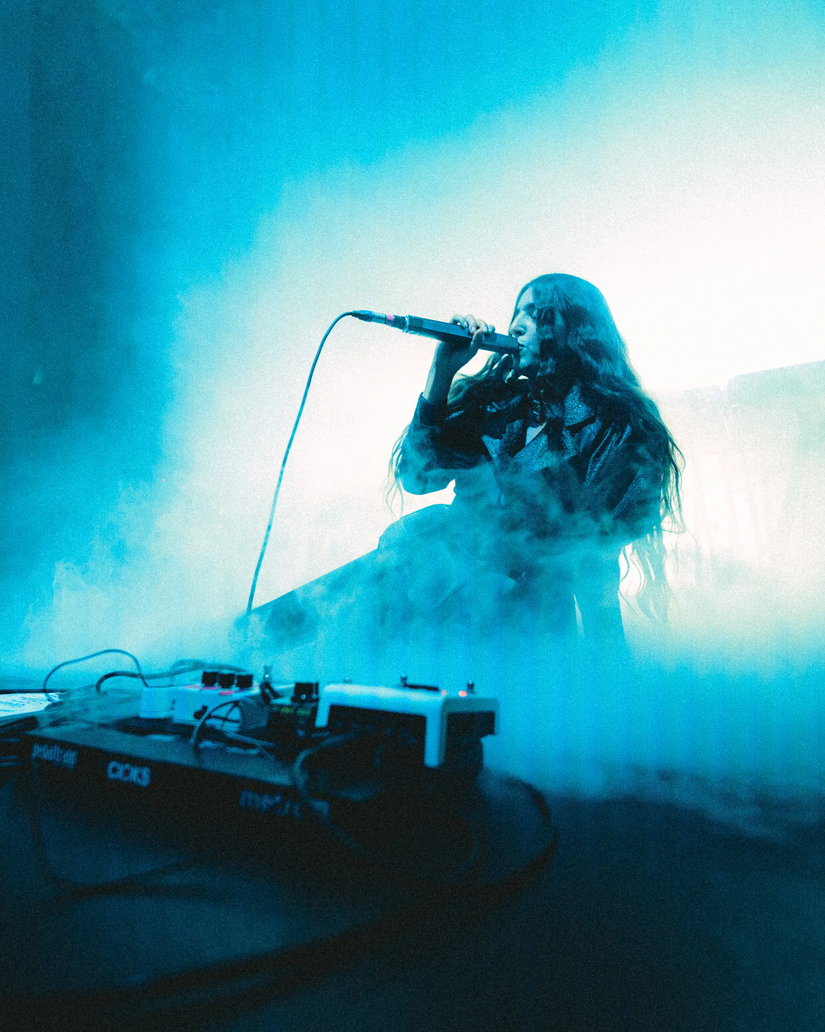 Joan Thiele at Largo Venue, Rome — photo by @aghnezstudio